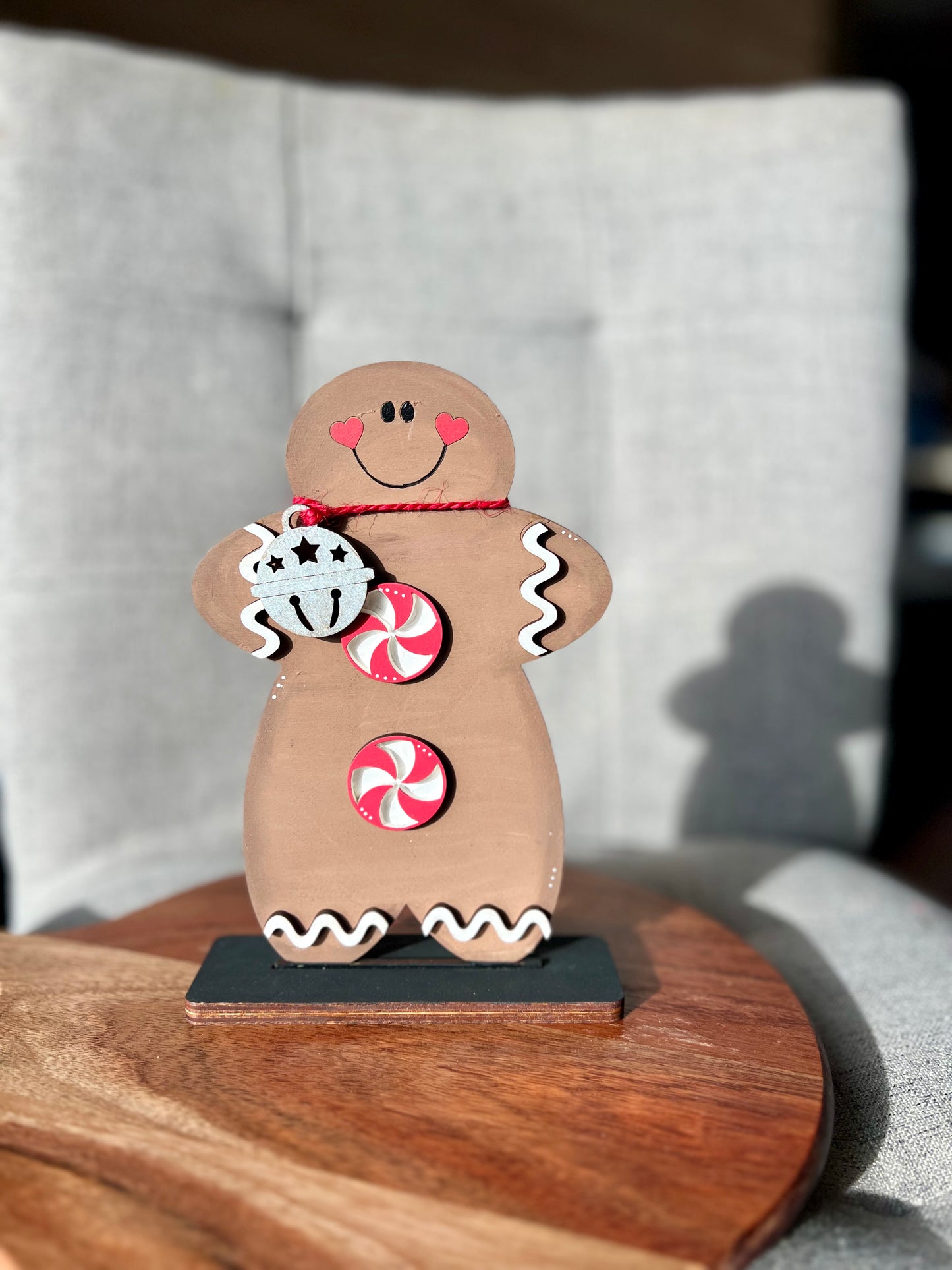 Gingerbread man shelf sitter